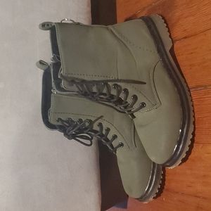 Size 8 ardene army green boots